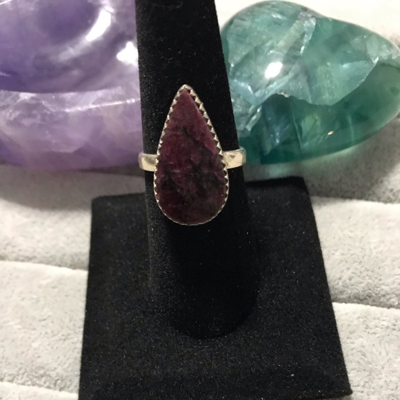 New Sterling Silver Teardrop Russian Eudialyte Ring Size 8 Red Greens Crystal - Picture 16 of 16